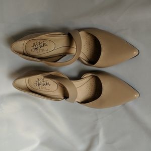 LifeStride Soft Systems - 2" inch Nude Heels - Women's 8.5M